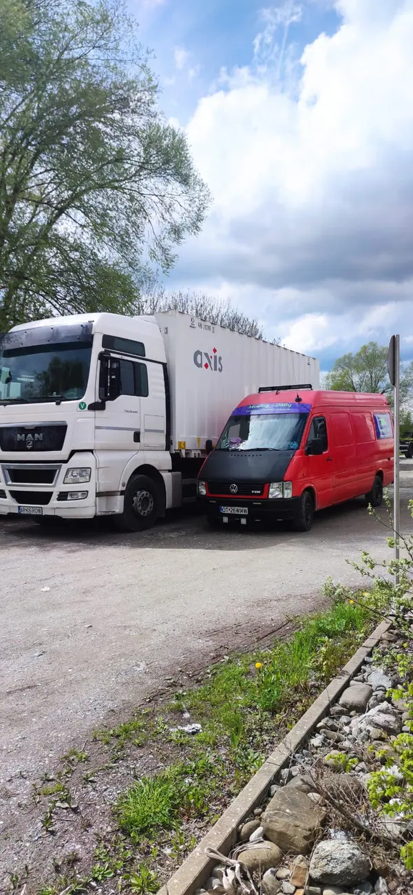 Autoutilitare parcate pentru transport